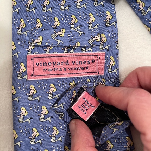 Men’s tie. Vineyard Vines, NWOT. Mermaid pattern - Picture 3 of 3